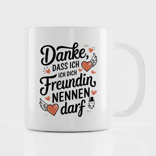 Tasse mit Herzflügeln und süßem Tier für Freunde und Liebe