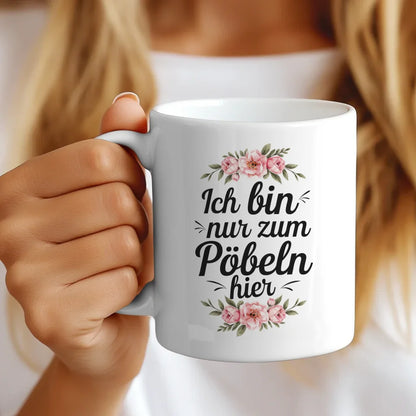 Lustige Tasse mit Spruch Ich bin nur zum Pöbeln hier und Blumenmotiv