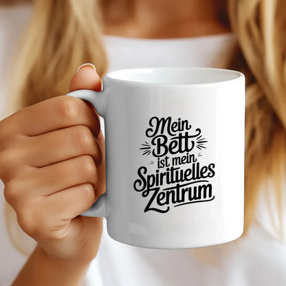 Lustige Tasse mit Spruch Mein Bett ist mein spirituelles Zentrum