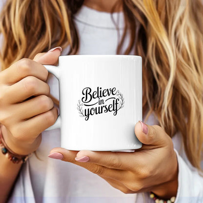 Tasse mit Spruch Believe in Yourself stilvolle Blumenbordüre