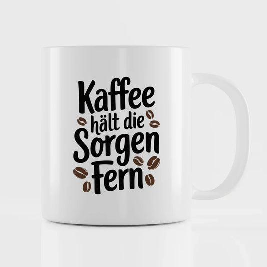 Lustige Tasse Kaffee hält die Sorgen fern mit Kaffeebohnen