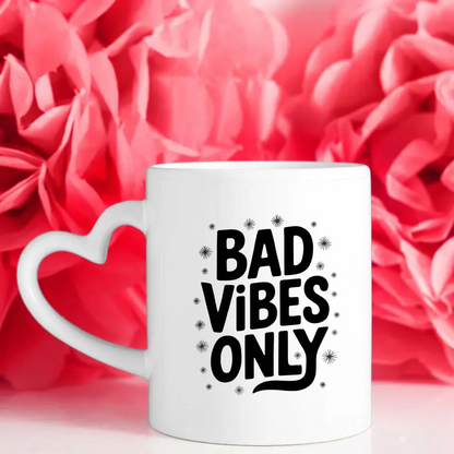 Lustige Tasse Bad Vibes Only mit handgezeichneten Sternen und Vintage Look