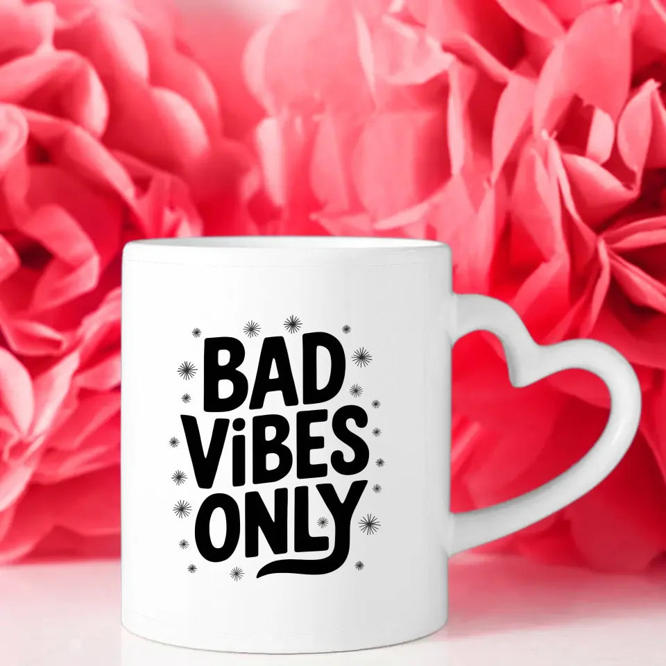 Lustige Tasse Bad Vibes Only mit handgezeichneten Sternen und Vintage Look