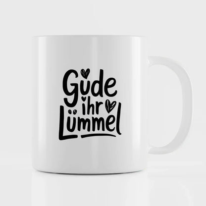 Lustige Tasse mit Spruch Gude ihr Lümmel und Herzen auf weißem Hintergrund