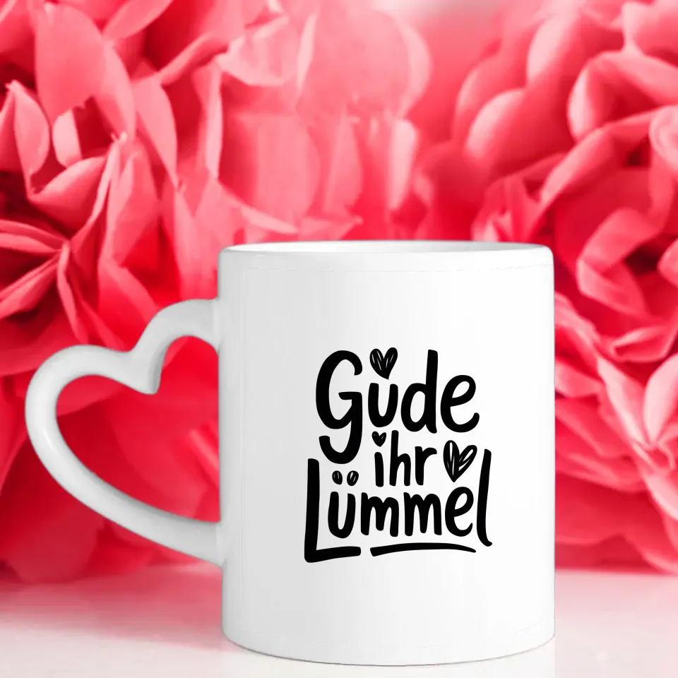 Lustige Tasse mit Spruch Gude ihr Lümmel und Herzen auf weißem Hintergrund