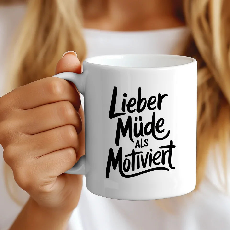 Lustige Tasse mit Spruch Lieber müde als motiviert Geschenkidee für Freunde