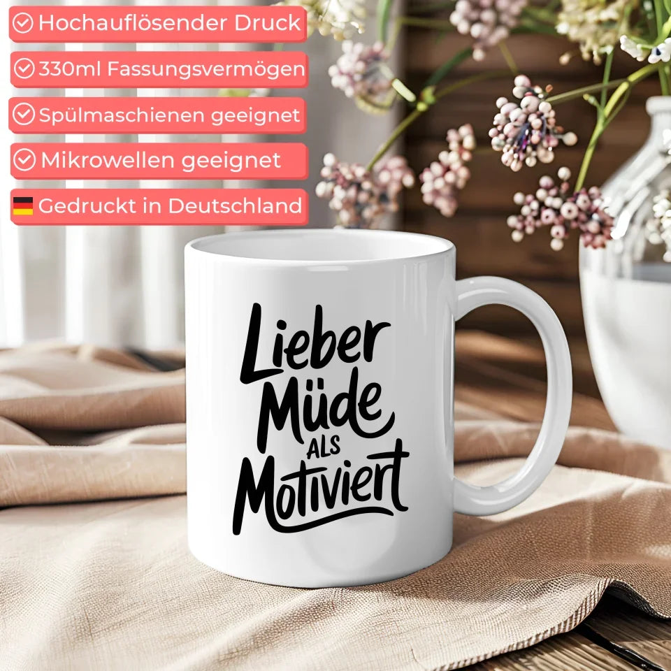 Lustige Tasse mit Spruch Lieber müde als motiviert Geschenkidee für Freunde
