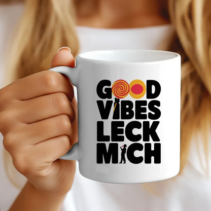 Lustige Tasse mit Vektorgrafik Good Vibes Leck Mich für gute Laune