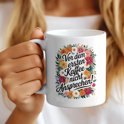 Lustige Tasse mit vor dem ersten Kaffe