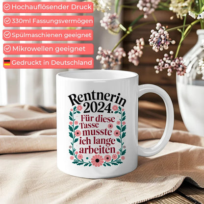 Lustige Tasse Rentnerin 2024 mit Blumenmuster für gute Laune