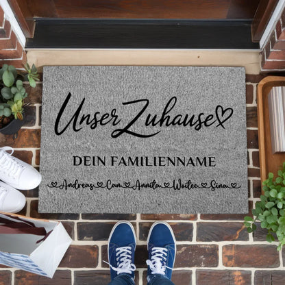 Personalisierte Familien Fußmatte Unser Zuhause Grau mit Namen 1