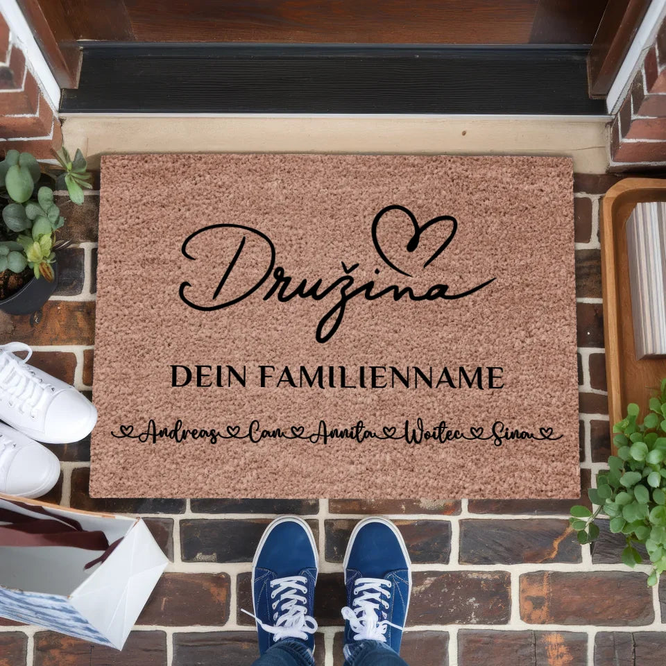 Personalisierte Fußmatte Dunkelbraun Familie Auf Slowenisch Družina 1