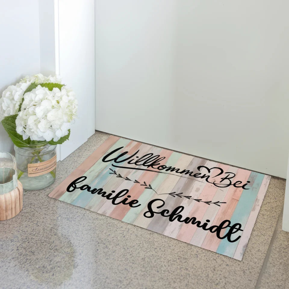 Personalisierte Familien Fußmatte mit Namen Holz Bunt Pastell Willkommen Bei 3
