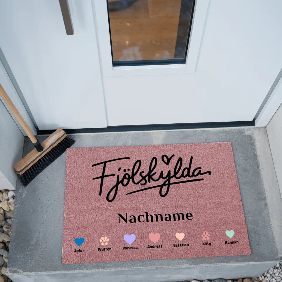 Personalisierte Fußmatte Familie Fjölskylda mit Herzen und Haustieren 2