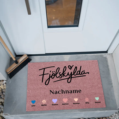 Personalisierte Fußmatte Familie Fjölskylda mit Herzen und Haustieren 2
