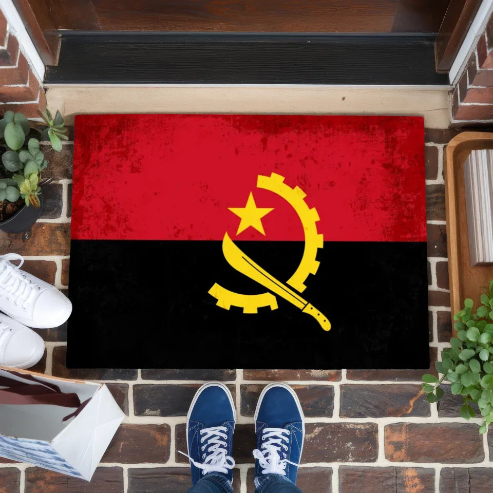 Personalisierte Fußmatte mit Länderflagge Angola und Wunschtext