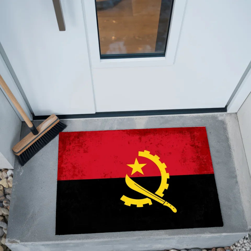 Personalisierte Fußmatte mit Länderflagge Angola und Wunschtext