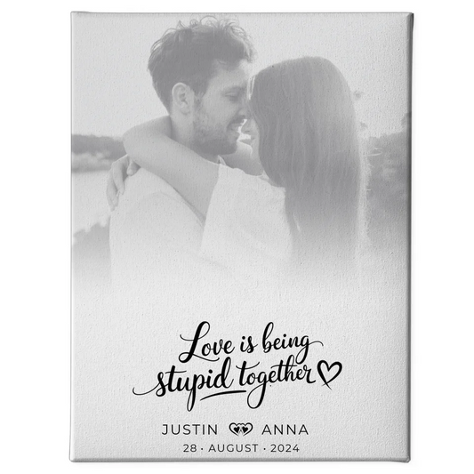 Personalisierte Leinwand Paare Foto Black & White Love Is Being Stupid Together mit Namen und Datum 1