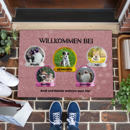 Willkommen Bei Fußmatte mit Namen von Hund für 2 Hunde und Katzen