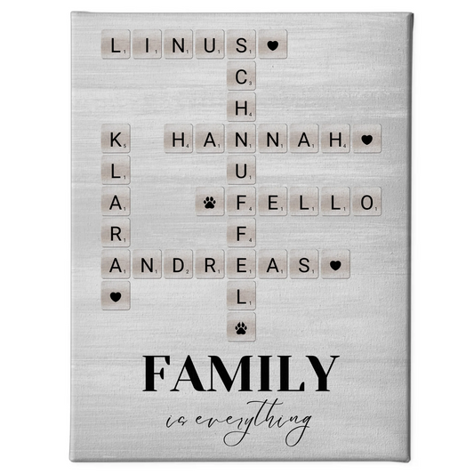 Personalisierte Fotoleinwand Family Is Everything im Scrabble Style mit Namen und Wunschtext