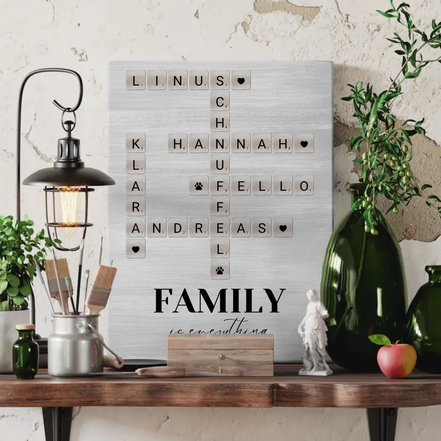 Personalisierte Fotoleinwand Family Is Everything im Scrabble Style mit Namen und Wunschtext