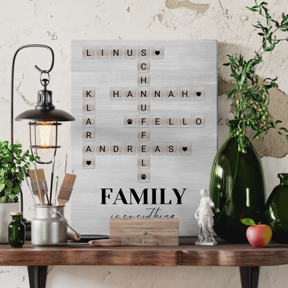 Personalisierte Fotoleinwand Family Is Everything im Scrabble Style mit Namen und Wunschtext