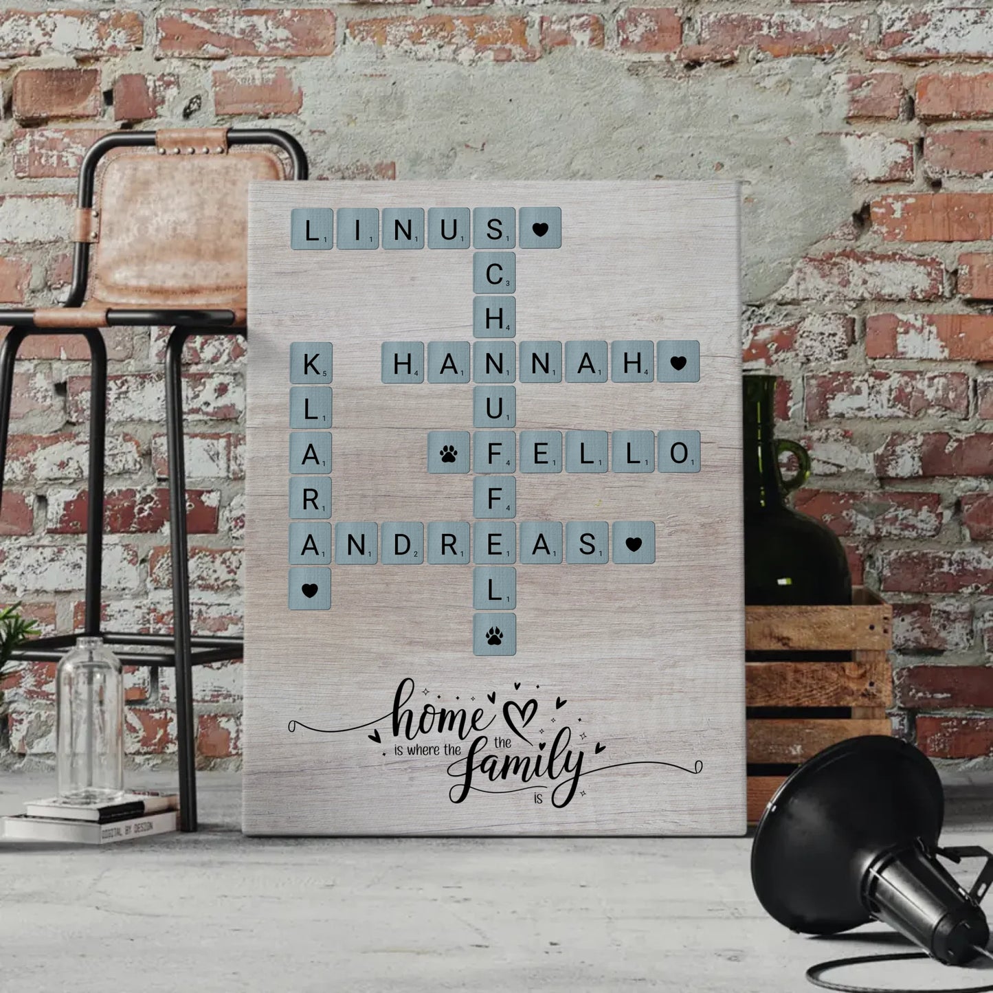 Leinwand Spruch Familie Home is where the family is Scrabble Stil mit Namen