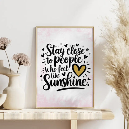 Poster Mit Spruch Stay close to people who feel like sunshine