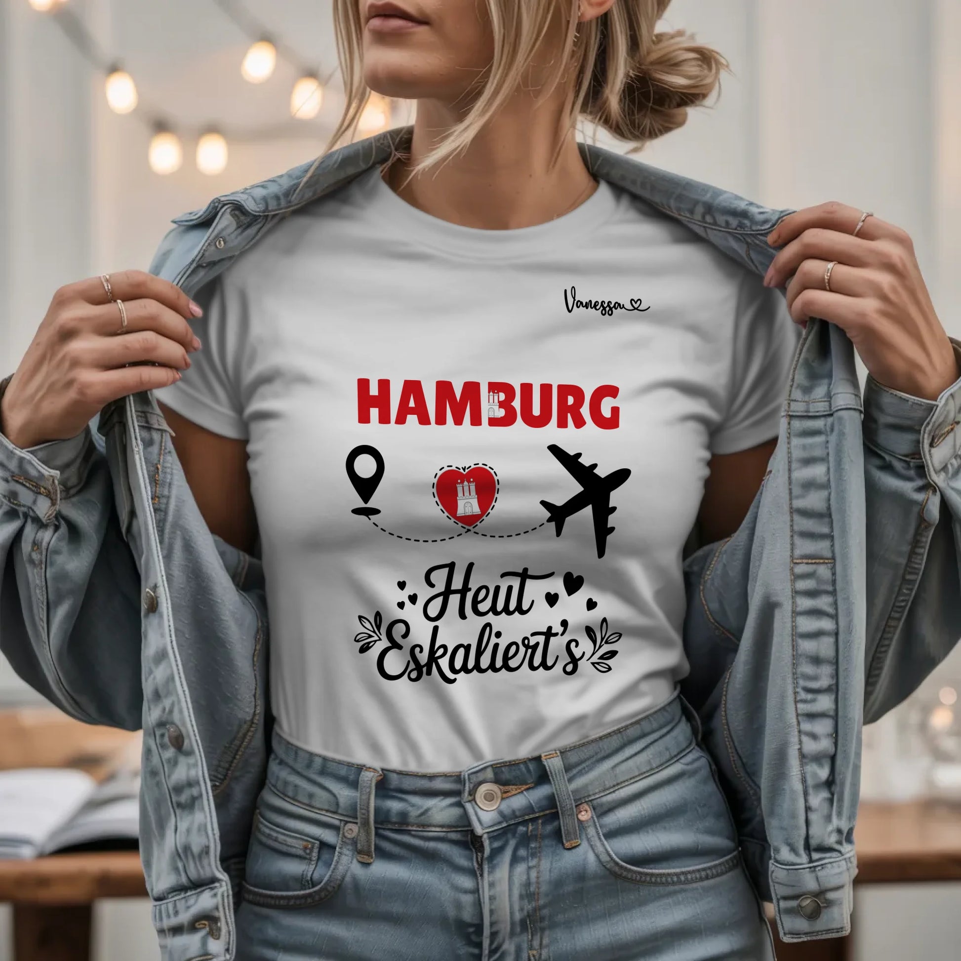 W.03.Damen-T-Shirt-Mockup-Basic HELL mit Jeansjacke