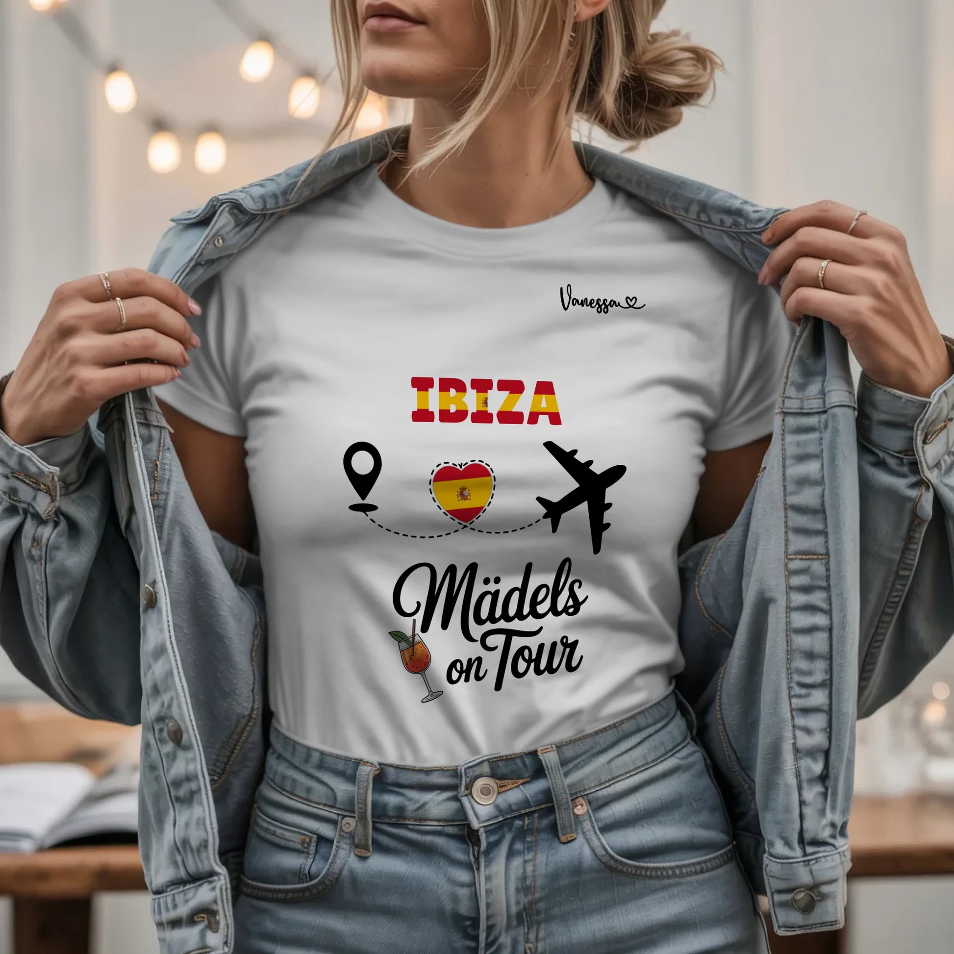 W.03.Damen-T-Shirt-Mockup-Basic HELL mit Jeansjacke