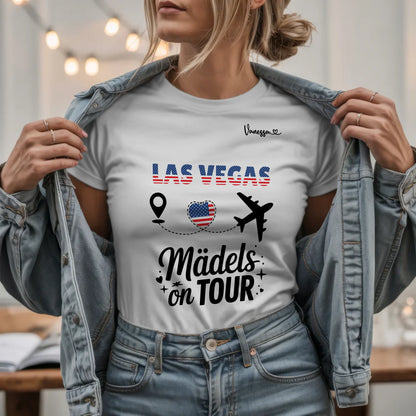 W.03.Damen-T-Shirt-Mockup-Basic HELL mit Jeansjacke