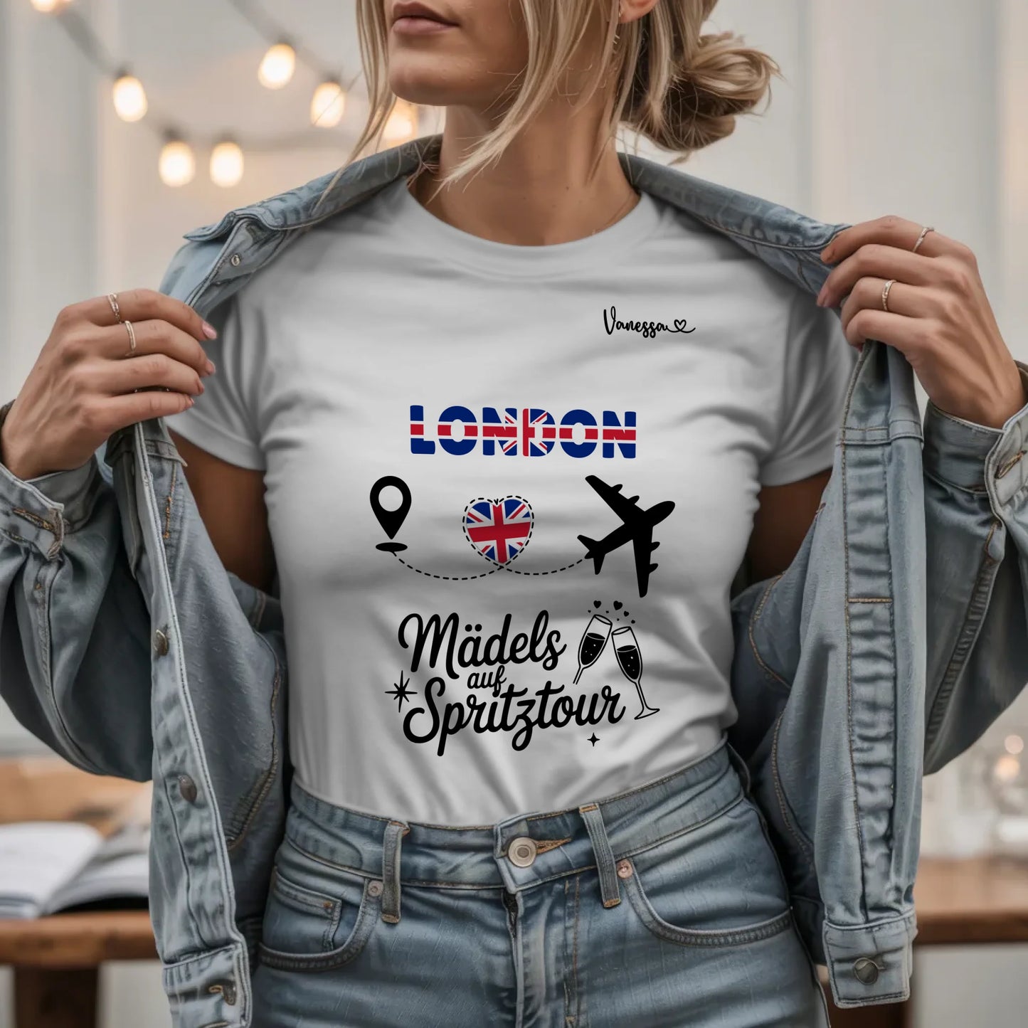 W.03.Damen-T-Shirt-Mockup-Basic HELL mit Jeansjacke