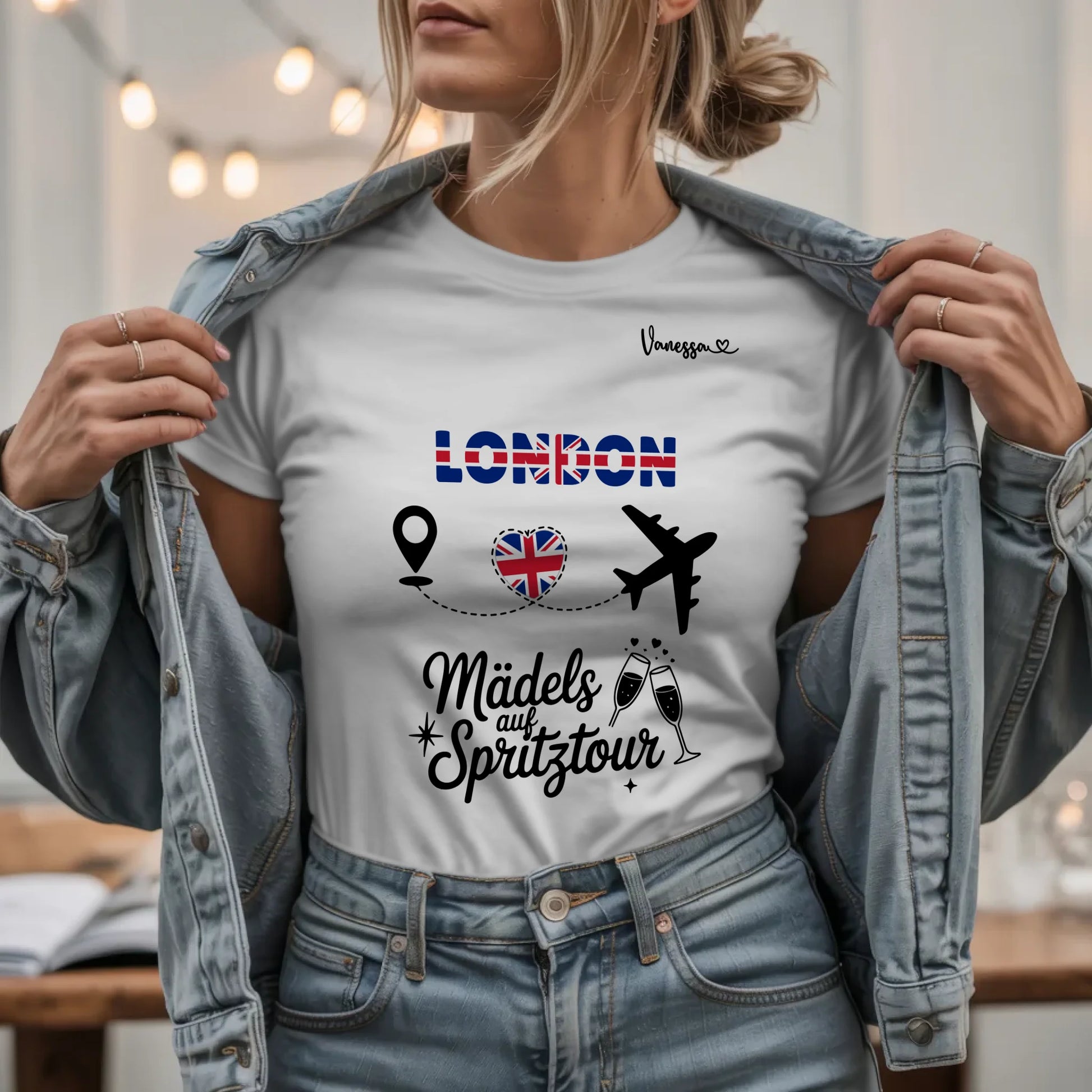 W.03.Damen-T-Shirt-Mockup-Basic HELL mit Jeansjacke