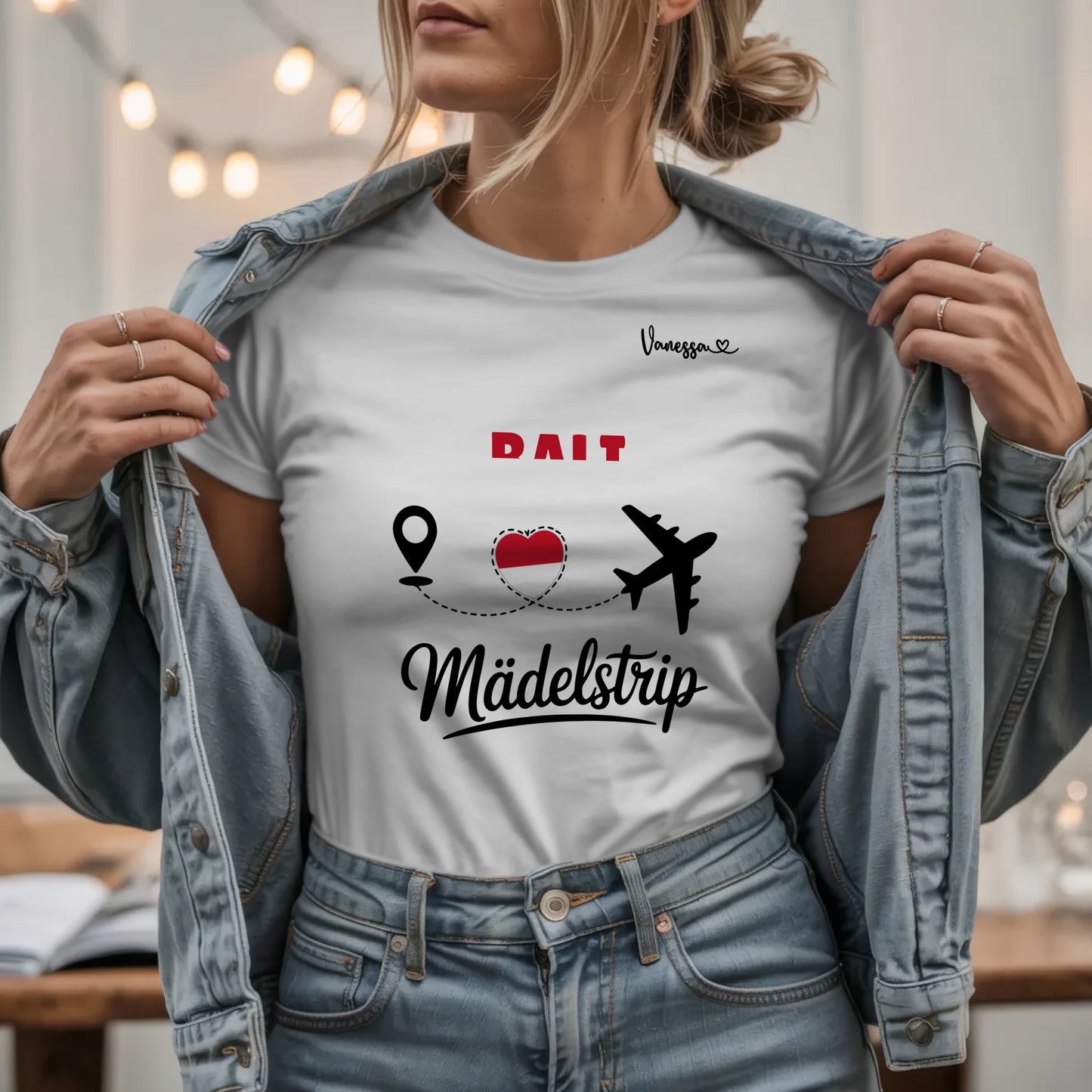 W.03.Damen-T-Shirt-Mockup-Basic HELL mit Jeansjacke