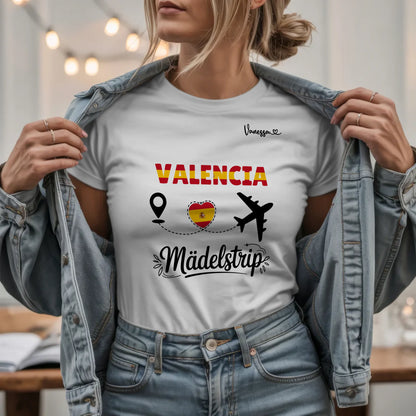 W.03.Damen-T-Shirt-Mockup-Basic HELL mit Jeansjacke