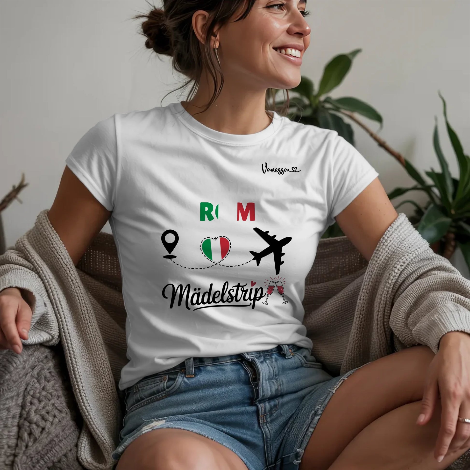 W.02.Damen-T-Shirt-Mockup-Basic-Wohnzimmer-Wolljacke---2