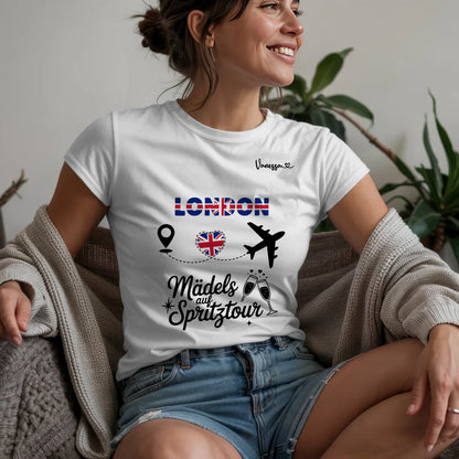 W.02.Damen-T-Shirt-Mockup-Basic-Wohnzimmer-Wolljacke---2