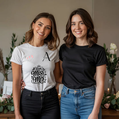 x.01.Schwarzes + Weißes T-Shirt Mockup 2 Frauen JGA