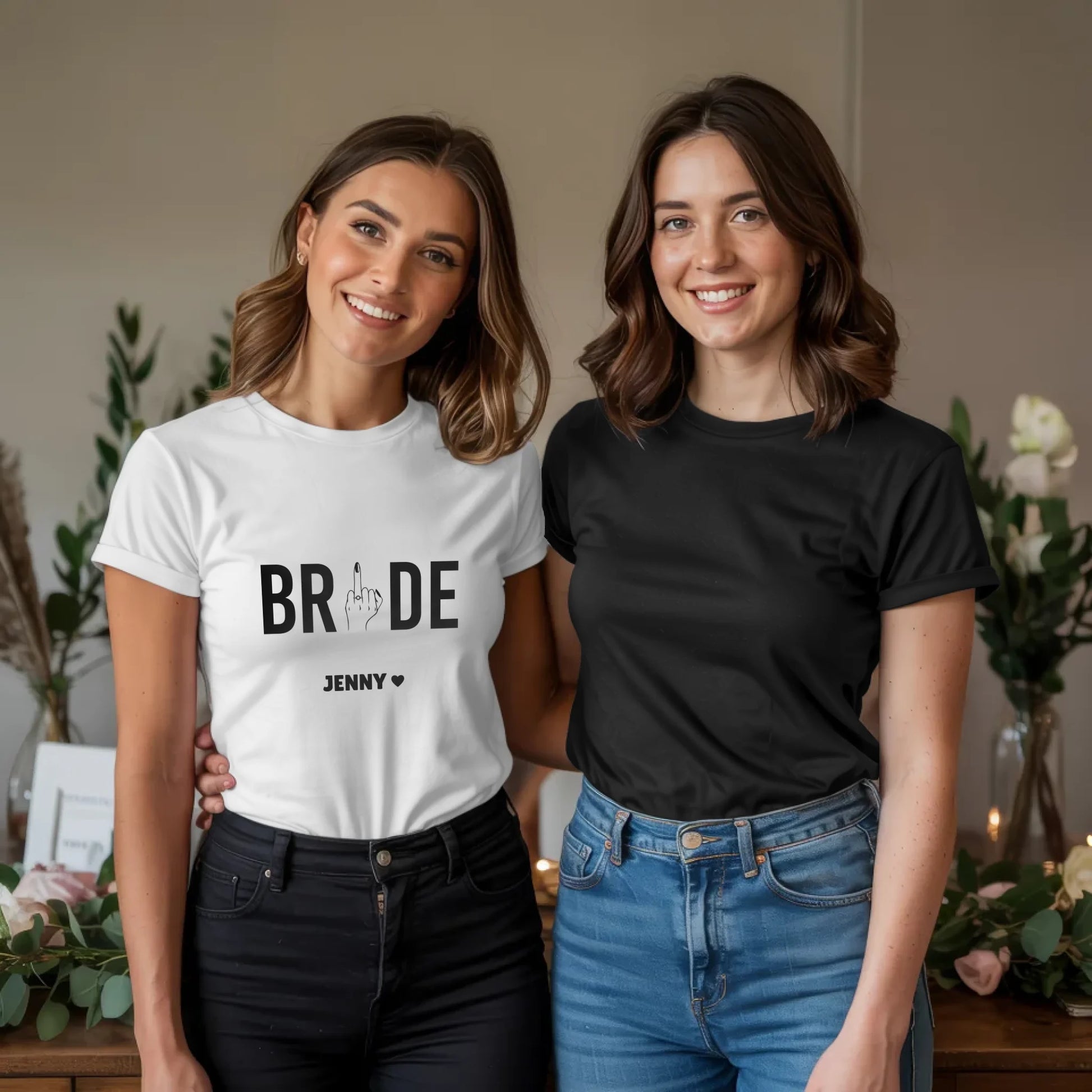 x.01.Schwarzes + Weißes T-Shirt Mockup 2 Frauen JGA