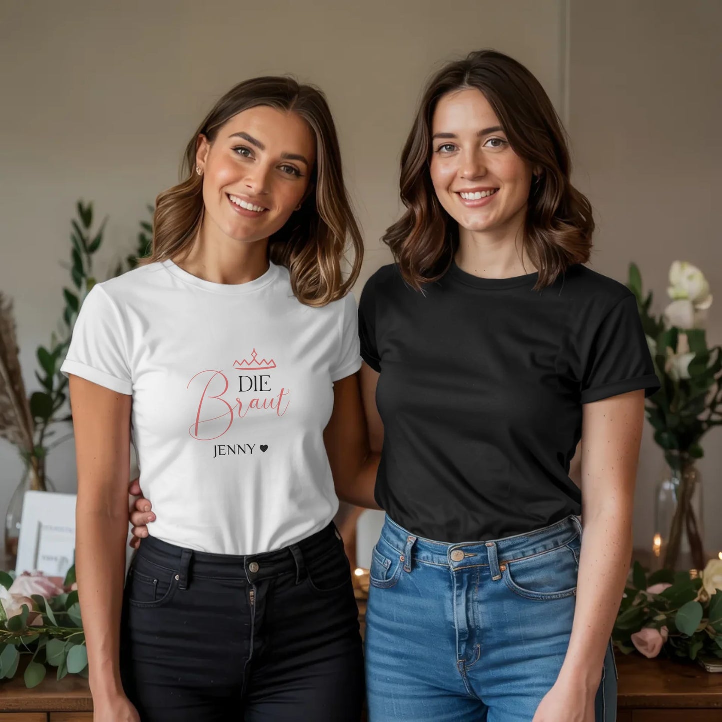 x.01.Schwarzes + Weißes T-Shirt Mockup 2 Frauen JGA