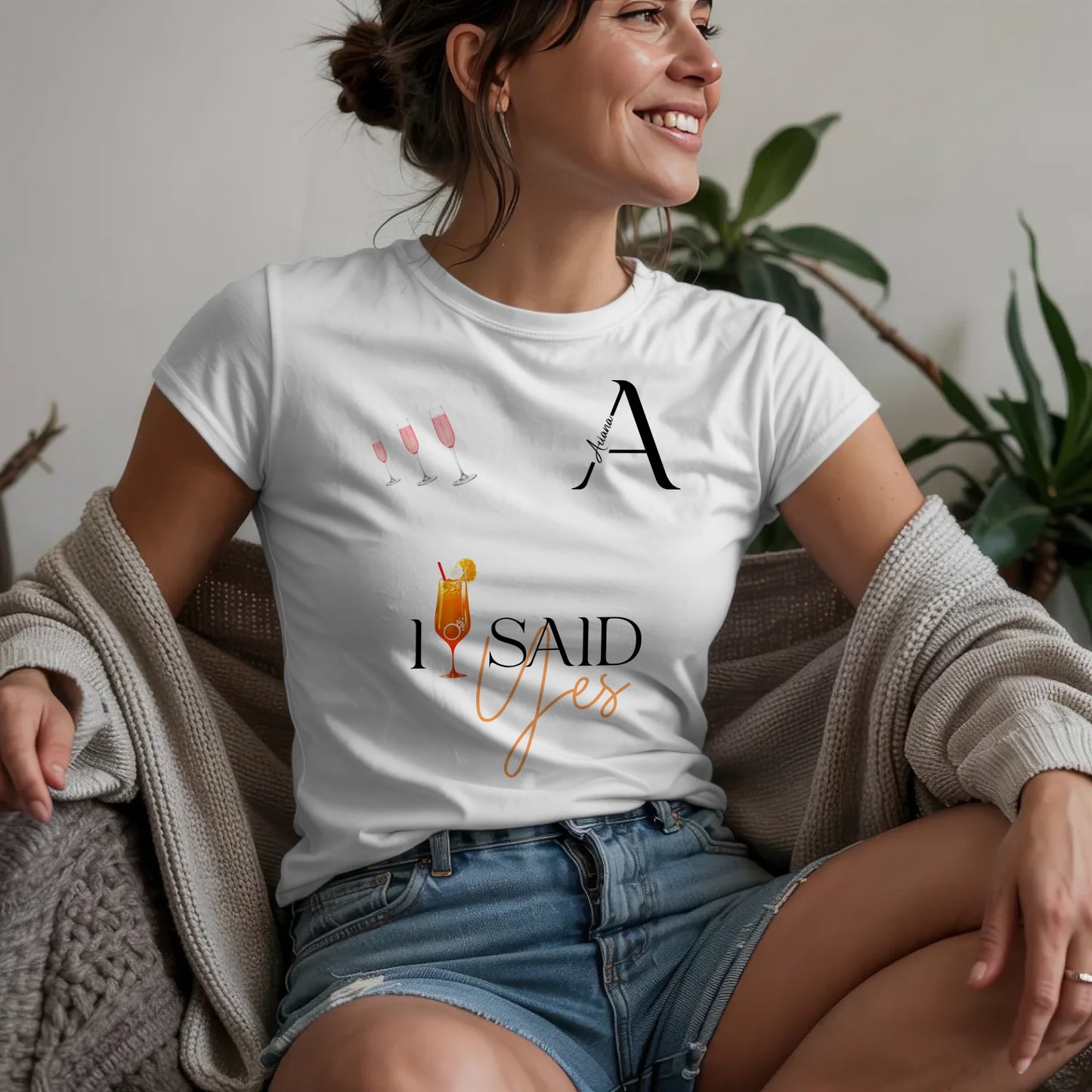 W.02.Damen-T-Shirt-Mockup-Basic-Wohnzimmer-Wolljacke---2