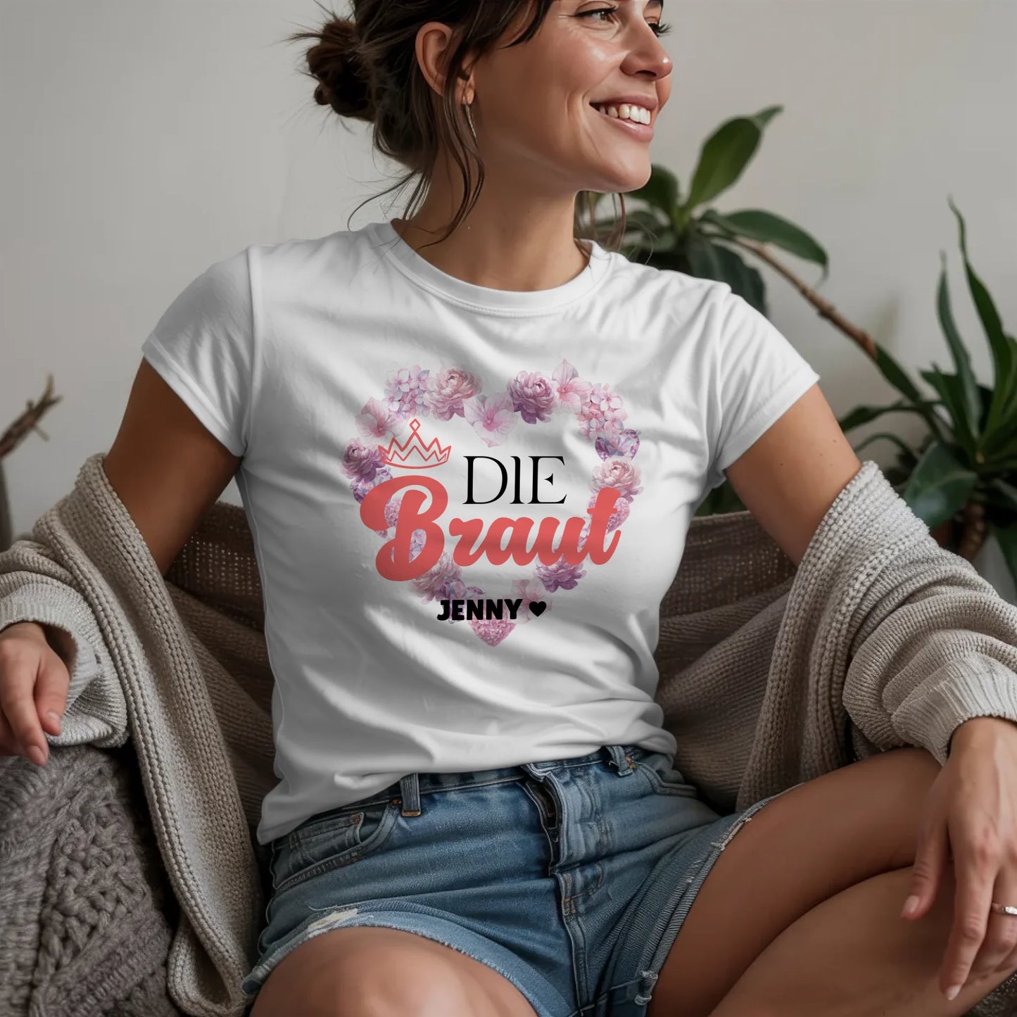 W.02.Damen-T-Shirt-Mockup-Basic-Wohnzimmer-Wolljacke---2