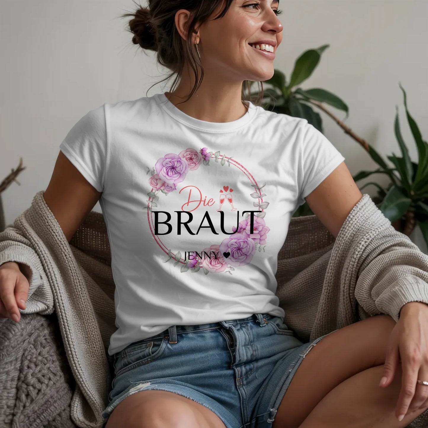 W.02.Damen-T-Shirt-Mockup-Basic-Wohnzimmer-Wolljacke---2