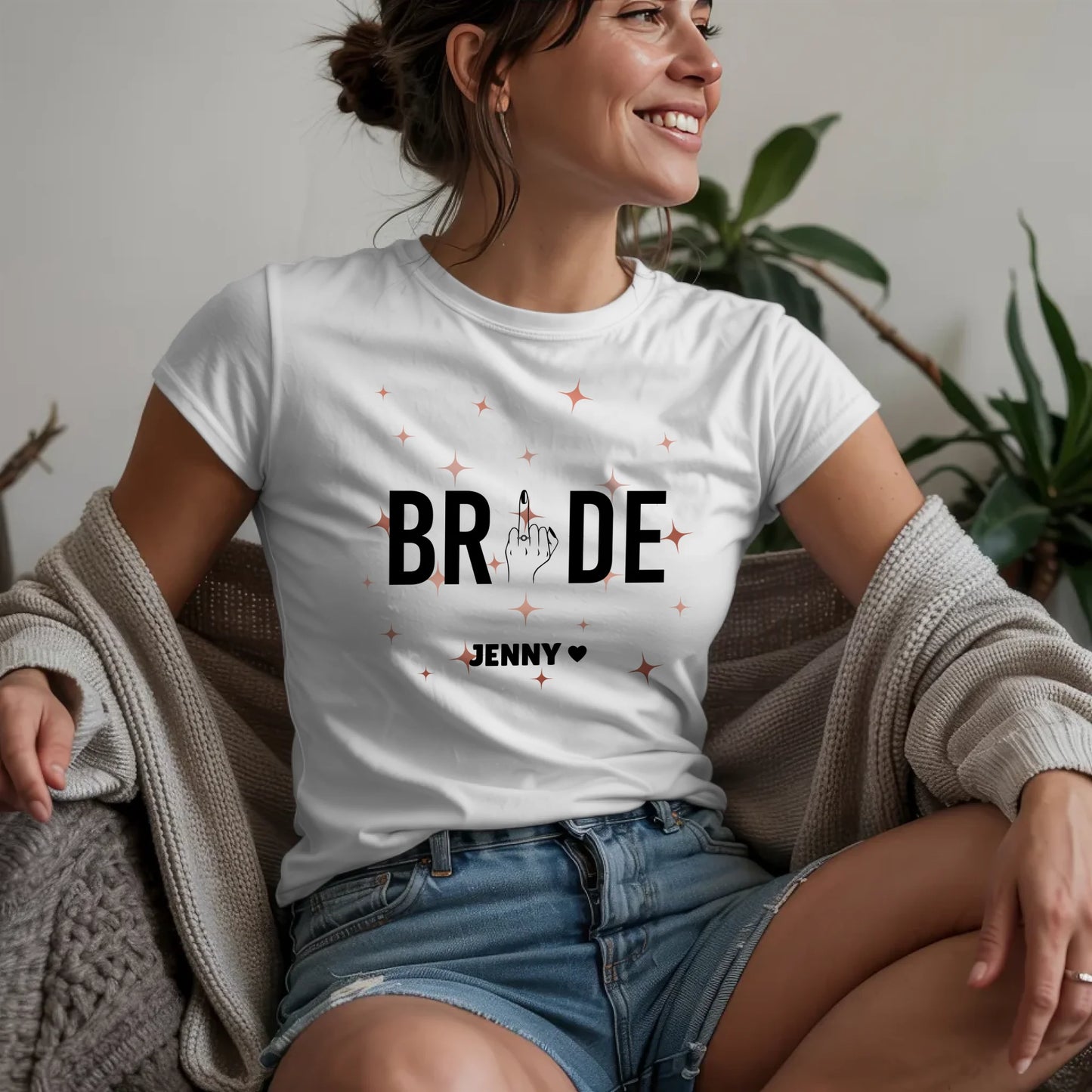 W.02.Damen-T-Shirt-Mockup-Basic-Wohnzimmer-Wolljacke---2