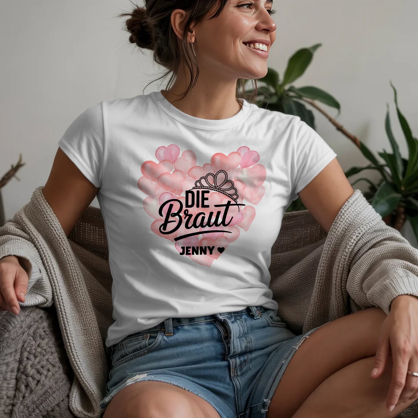 W.02.Damen-T-Shirt-Mockup-Basic-Wohnzimmer-Wolljacke---2