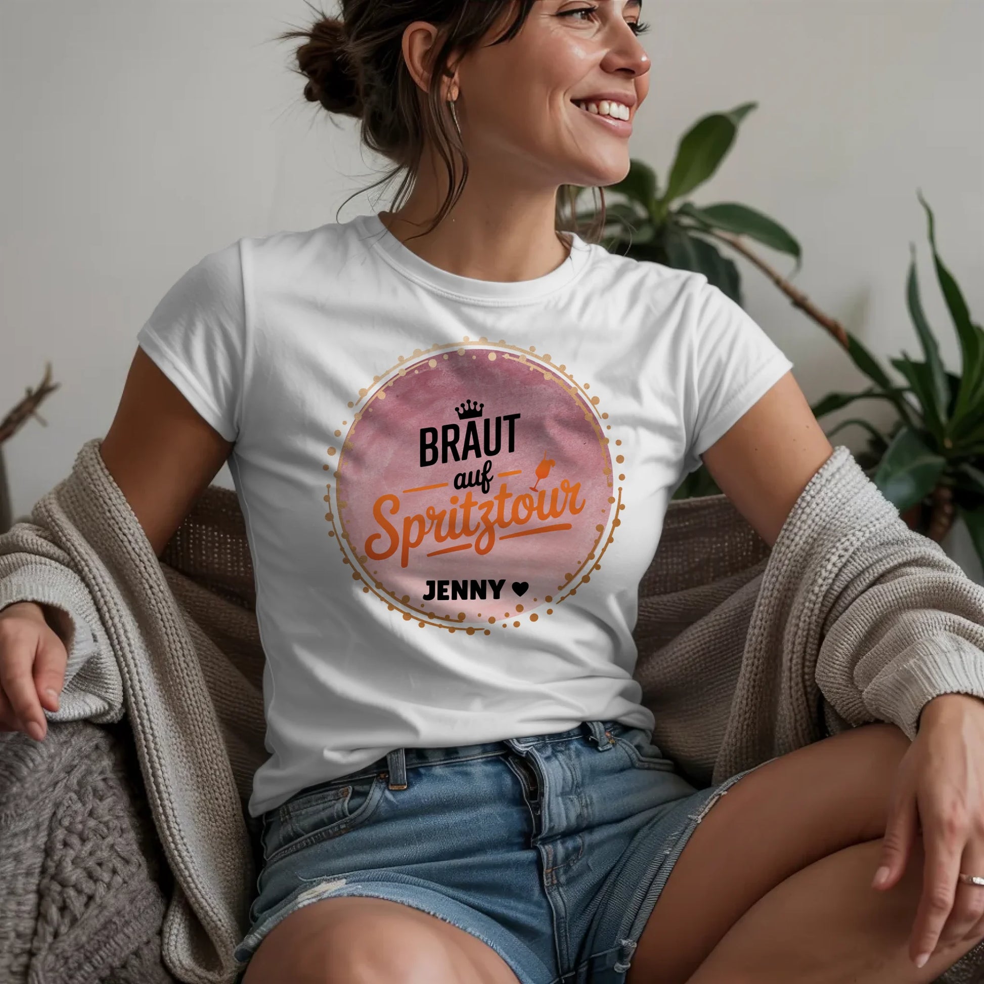 W.02.Damen-T-Shirt-Mockup-Basic-Wohnzimmer-Wolljacke---2