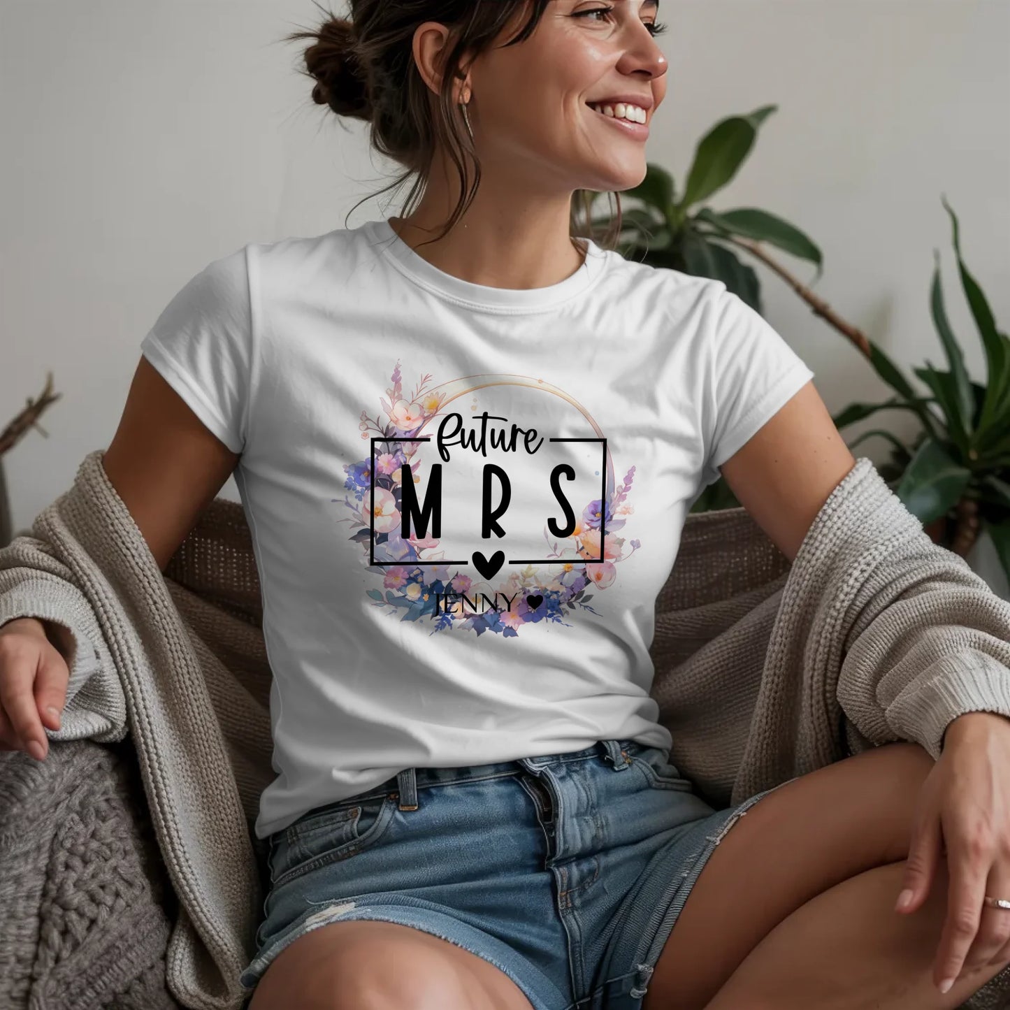 W.02.Damen-T-Shirt-Mockup-Basic-Wohnzimmer-Wolljacke---2