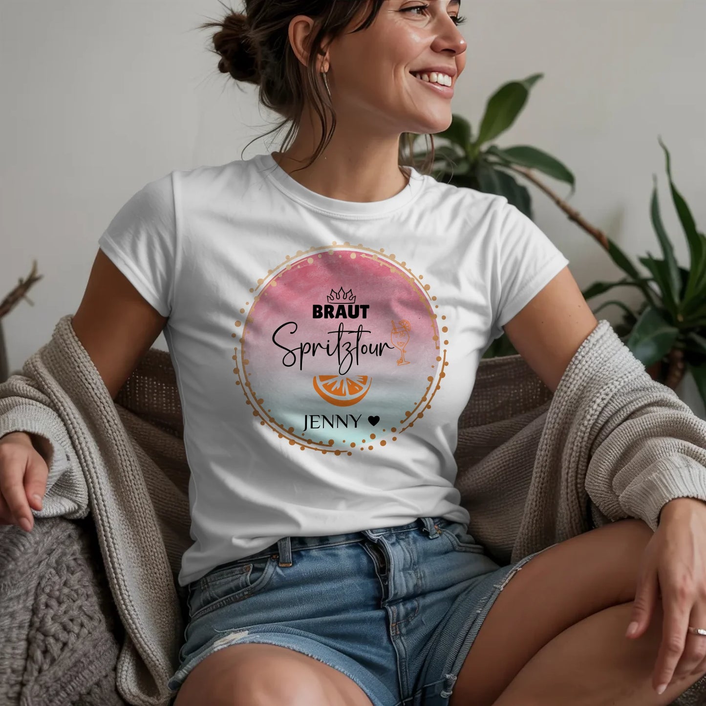 W.02.Damen-T-Shirt-Mockup-Basic-Wohnzimmer-Wolljacke---2