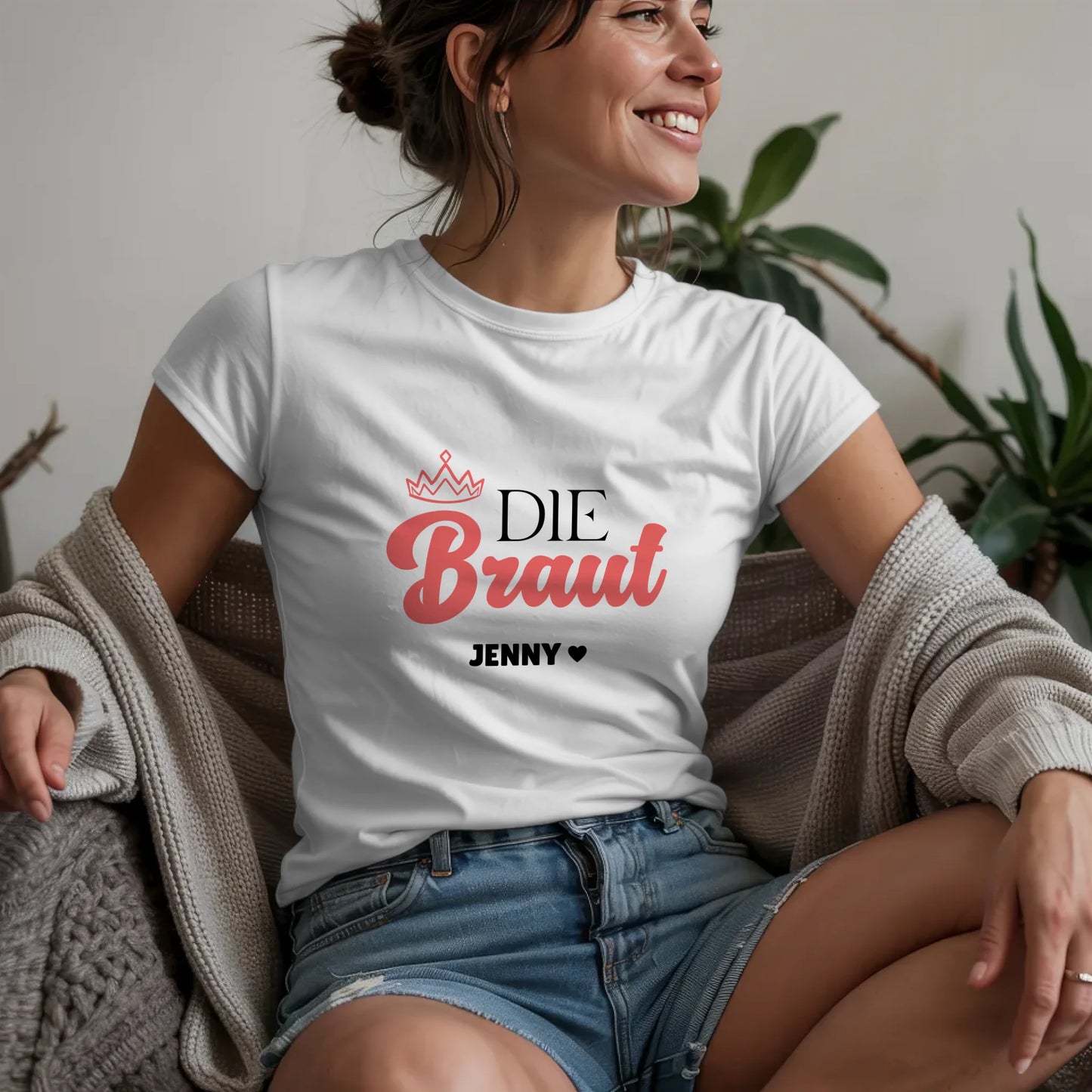 W.02.Damen-T-Shirt-Mockup-Basic-Wohnzimmer-Wolljacke---2
