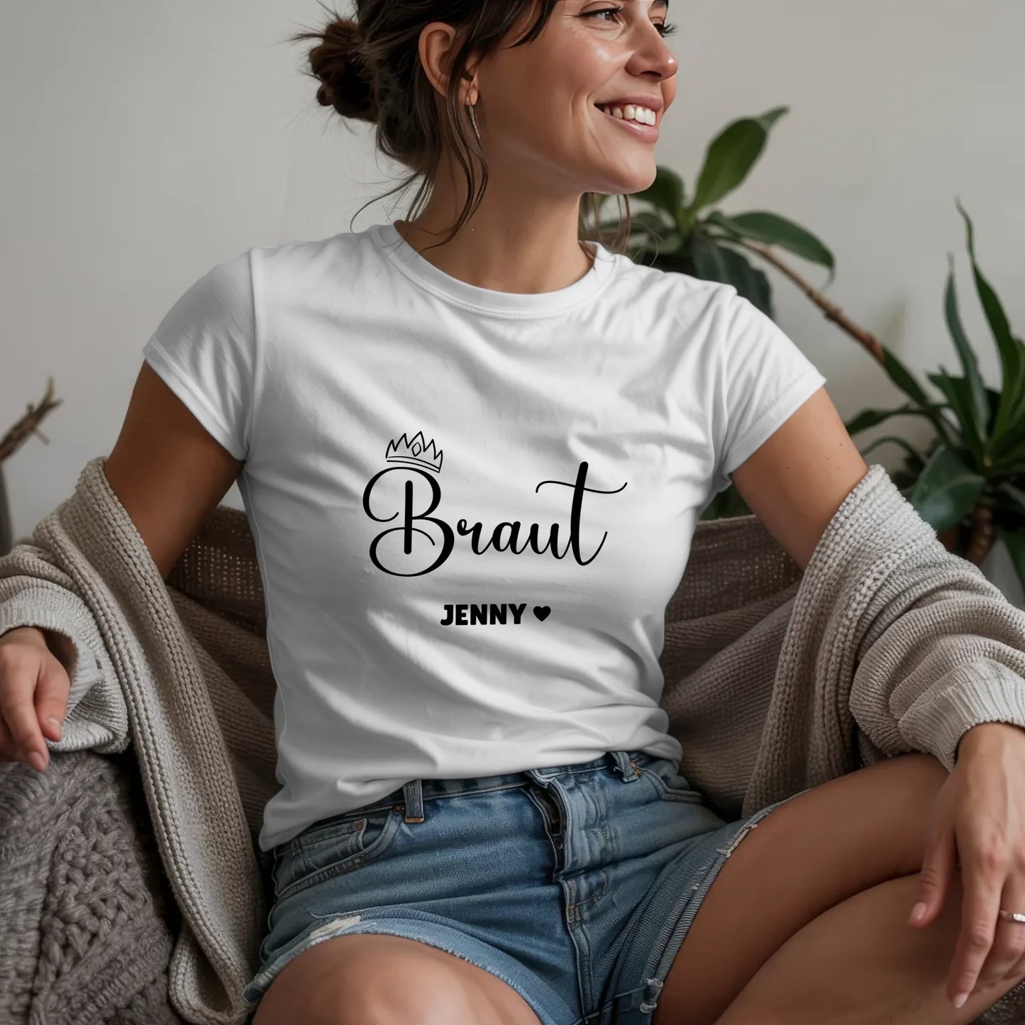 W.02.Damen-T-Shirt-Mockup-Basic-Wohnzimmer-Wolljacke---2